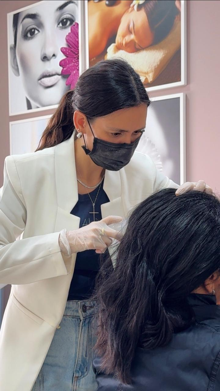 Aplicação de tratamento capilar em consultório